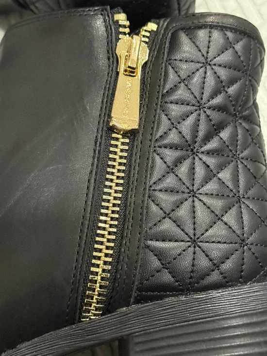 Bandolino Bdumika Black Quilted Heel Ankle Boots with Gold Zipper Size 10M - Picture 5 of 11